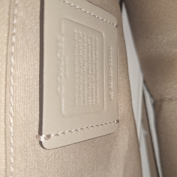 Authentic Coach Cream Leather Shoulder Bag - Picture 5 of 7